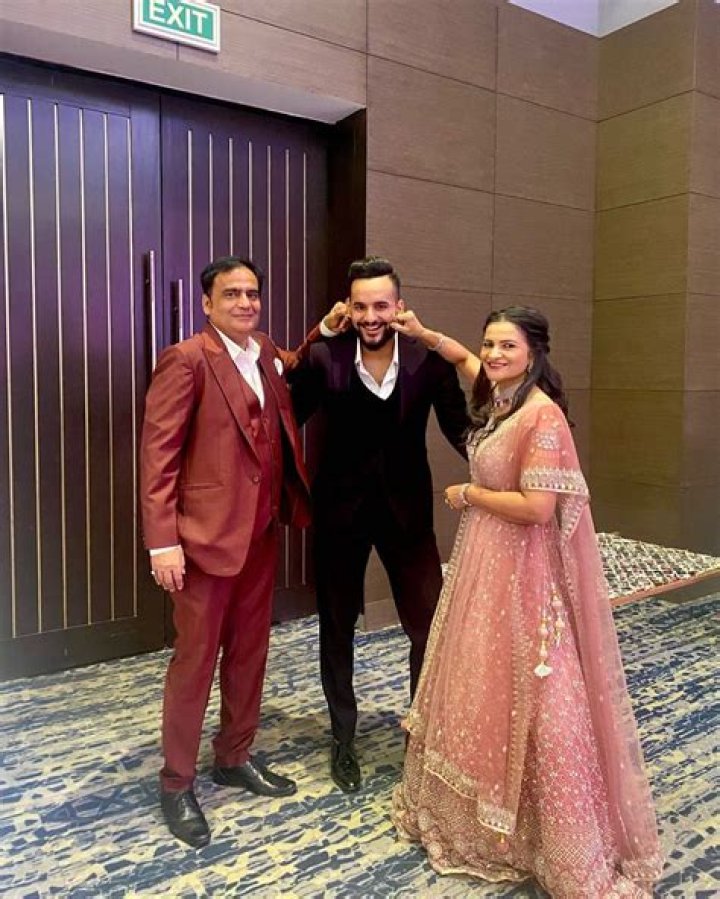 Abhishek Malhan Family: Meet Fukra Insaan Parents, Brother, Sister