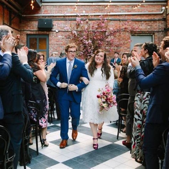 Aidy Bryant' Married Life and Net Worth