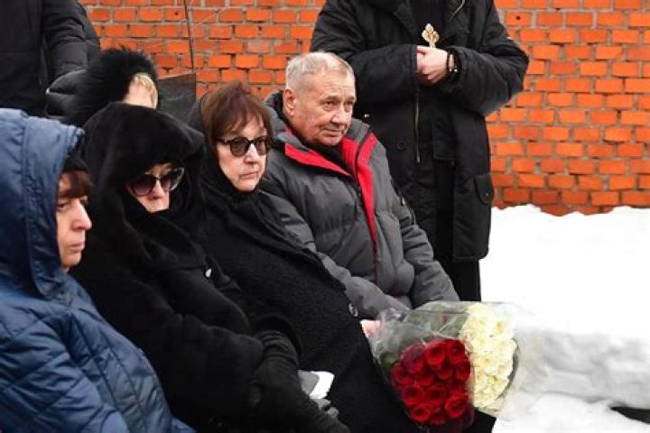Alexei Navalny Parents, Father Anatoly & Mother Lyudmila - SarkariResult