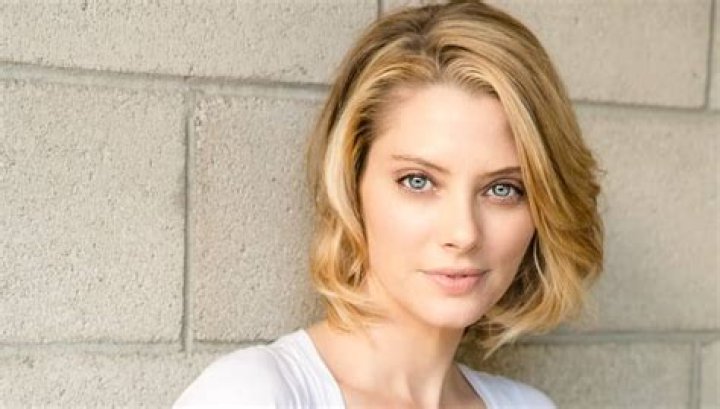 April Bowlby Height, Weight, Measurements, Bra Size, Shoe Size