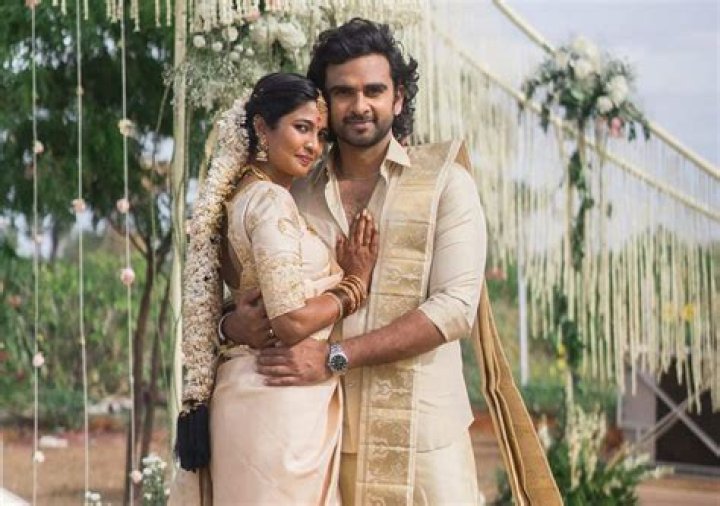 Ashok Selvan calls wife Keerthi 'most beautiful woman' as he shares pics from reception - SarkariResult