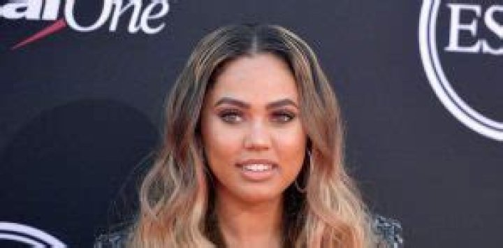 Ayesha Curry Height, Weight, Measurements, Bra Size, Shoe Size