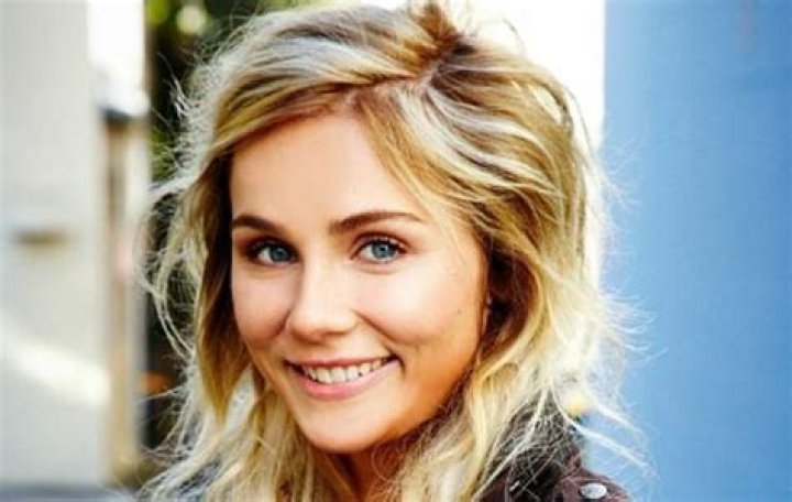 Clare Bowen Height, Weight, Measurements, Bra Size, Shoe Size