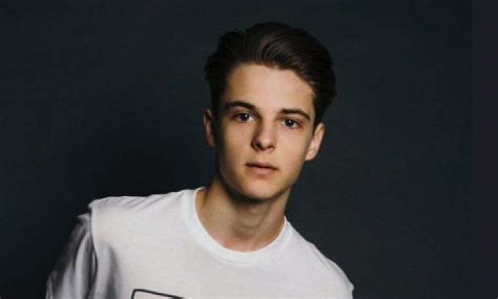 Corey Fogelmanis Height, Weight, Body Measurements, Shoe Size