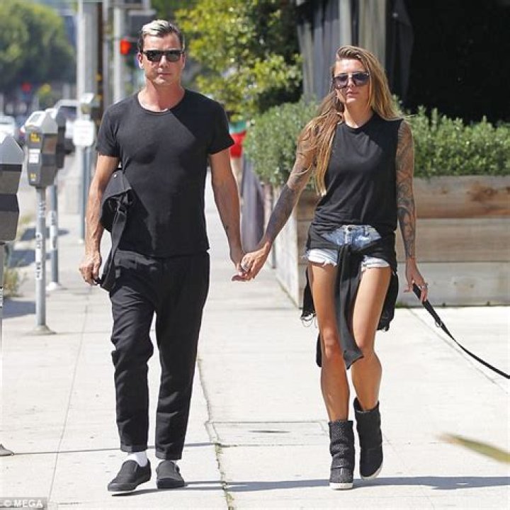 Gavin Rossdale and his girlfriend, Sophia Thomalla are official dating!