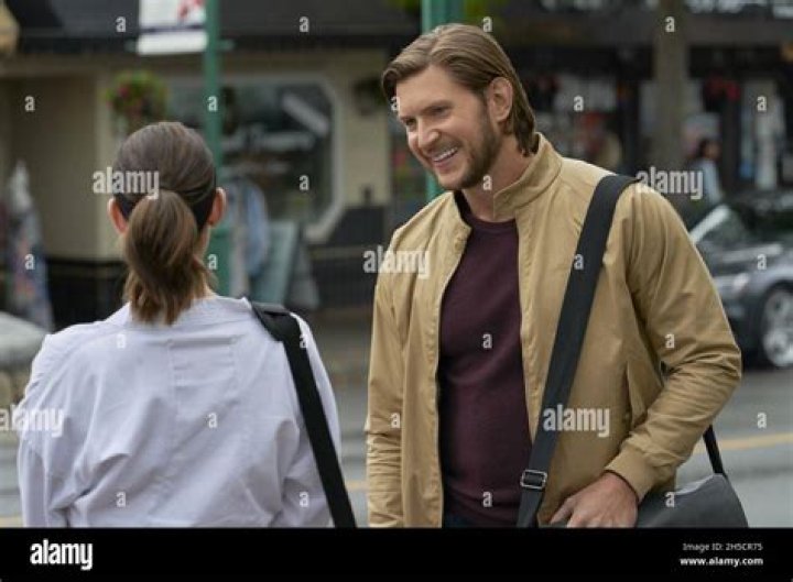 Is Greyston Holt Dating His Girlfriend?
