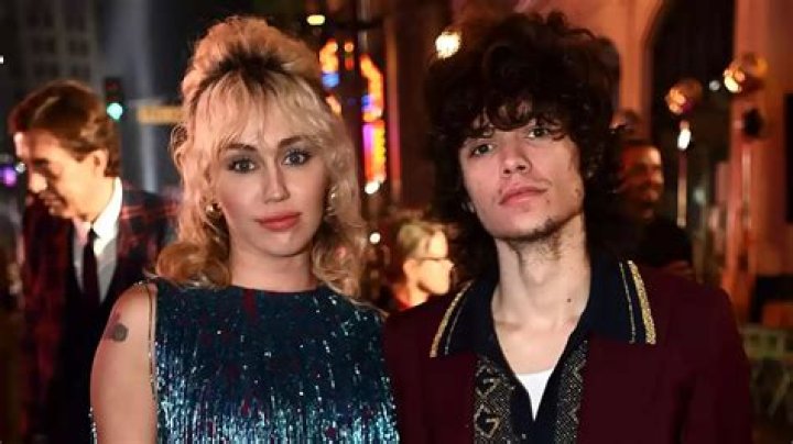 Is Miley Cyrus Dating? Miley Cyrus Relationship Stats, Who is Miley Cyrus Dating? - SarkariResult