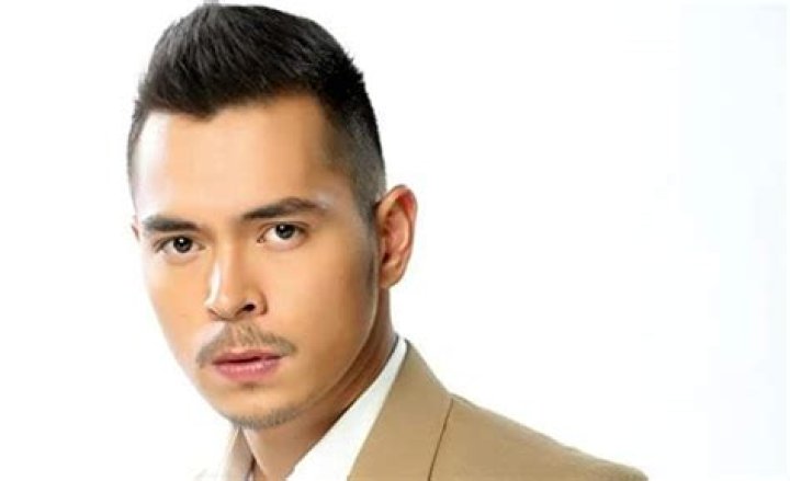 Jake Cuenca Height, Weight, Body Measurements, Shoe Size