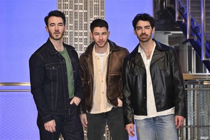 Joe Jonas's Height: Exploring the Statures of the Jonas Brothers - SarkariResult