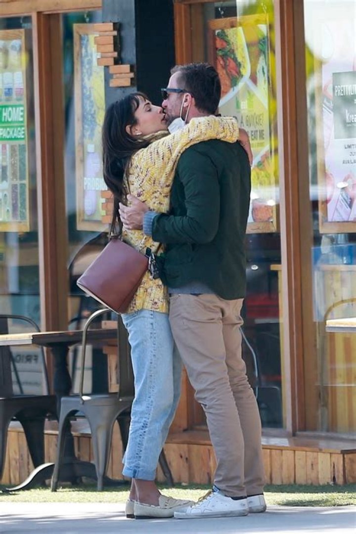 Jordana Spiro Is In Nuptial With Her Spouse