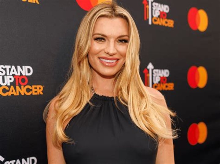 Lindsay Hubbard's Age, Net Worth, and Notable Career Highlights - SarkariResult