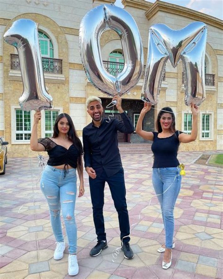 Mo Vlogs Net Worth : Details About Age, Income, YouTube, Career, Gf, Assets - SarkariResult