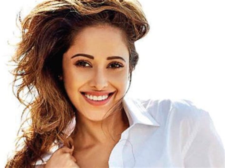 Nushrat Bharucha Bio. Nationality, Age, Religion, Caste, Siblings, Height, Affairs, Family, Education, Net Worth & More - SarkariResult