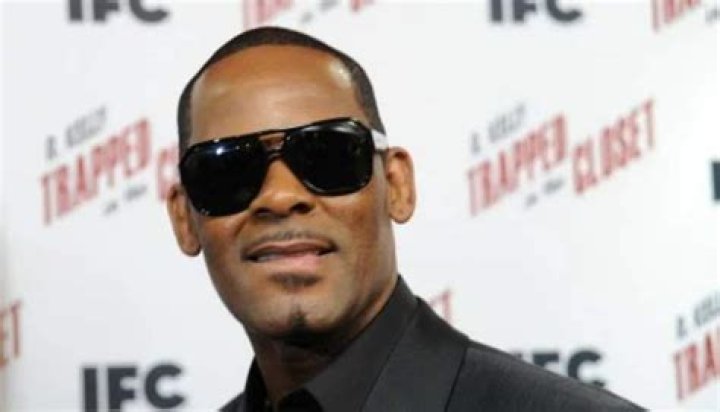 R. Kelly Height, Weight, Body Measurements, Shoe Size
