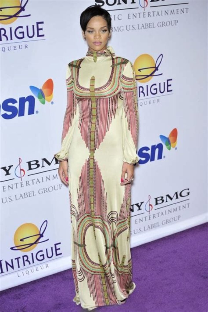 Rihanna’s Height, Weight, Dating History, Body Measurements, Net Worth & More