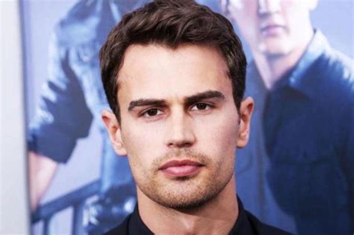 Theo James Height, Weight, Body Measurements, Shoe Size