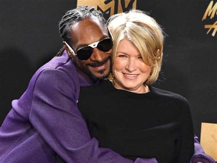 Who is Martha Stewart Currently Dating? Are Martha Stewart and Snoop Dogg in a Relationship? - SarkariResult