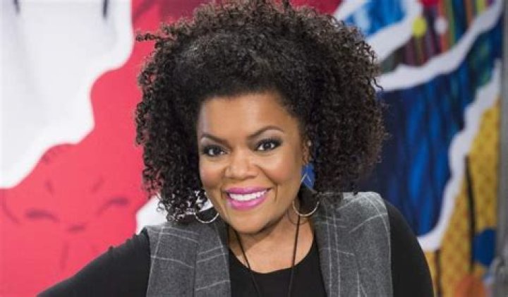 Yvette Nicole Brown Height, Weight, Measurements, Bra Size, Shoe Size